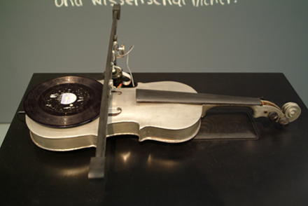 Laurie Anderson, "Viophonograph" (1977) Laurie Anderson, "Viophonograph" (1977)