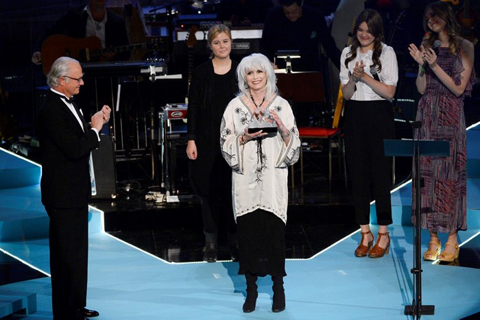 Emmylou Harris, receiving the Polar Music Prize. Behind her, at right of picture: Klara & Johanna Söderberg (of First Aid Kit)